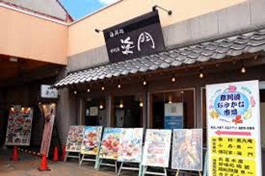 2色アジ丼 左:熟成させた刺身 右:その日捌いた刺身