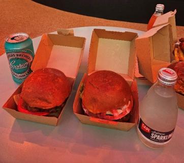 オーストラリアビールとハンバーガー