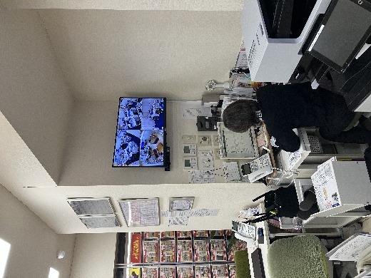 １F　受付モニター１